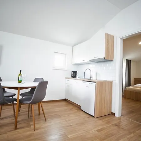Aparthotel M&j